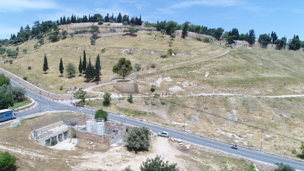 גשר הכבלים בגיא בן הינום: הישג הנדסי פורץ דרך בלב ירושלים