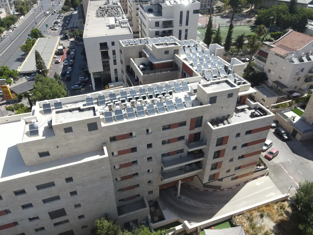 נוף ילדות: אתגר הנדסי ושימור אומנותי על ציר הרכבת הקלה