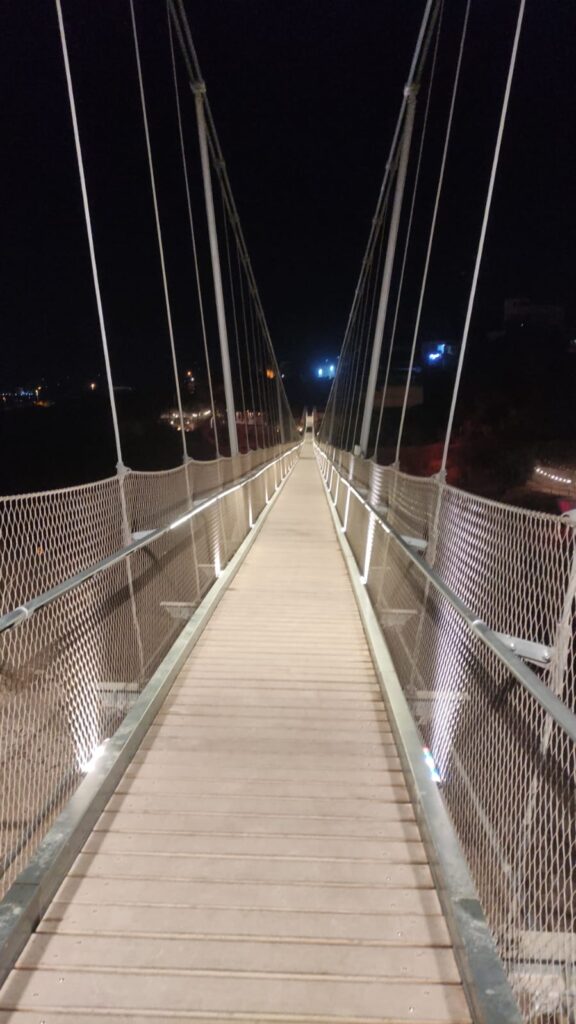 גשר הכבלים בגיא בן הינום: הישג הנדסי פורץ דרך בלב ירושלים