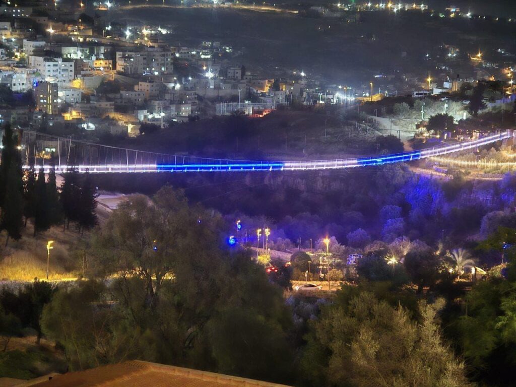 גשר הכבלים בגיא בן הינום: הישג הנדסי פורץ דרך בלב ירושלים