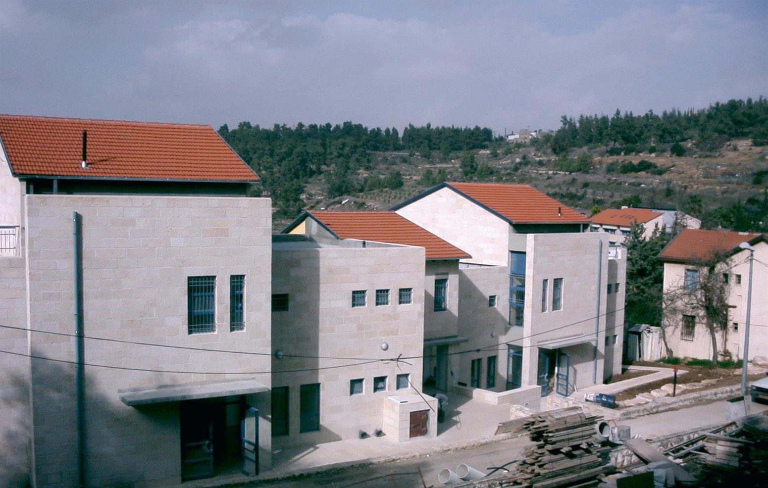 אגוז אלון – קרית יערים
